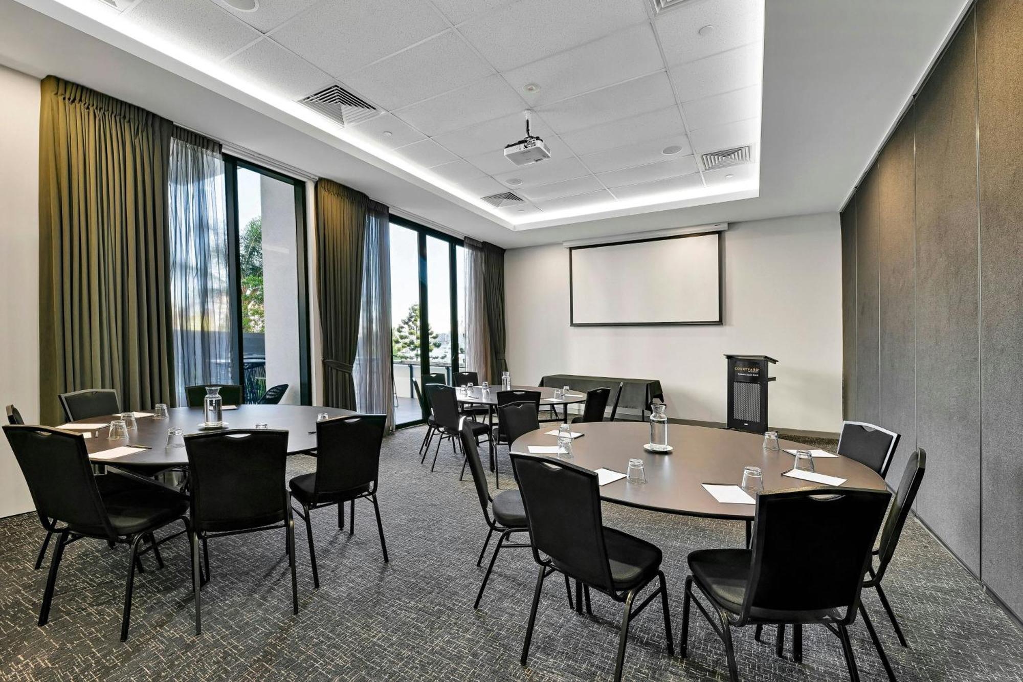 Courtyard By Marriott South Bank Hotel 4*