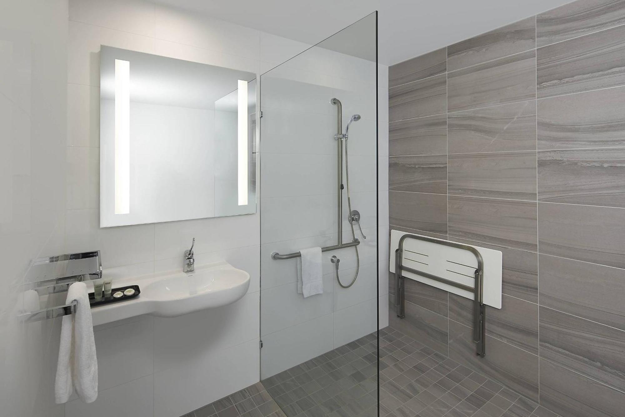 Courtyard By Marriott South Bank Hotel 4*